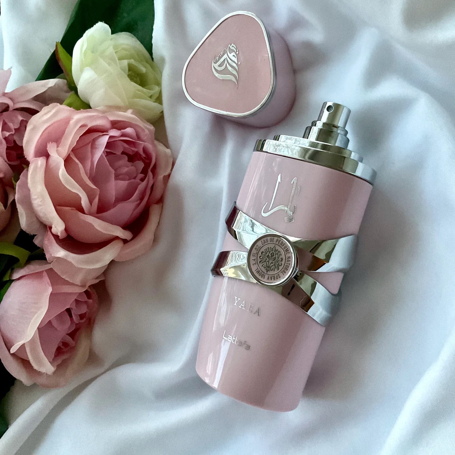 Un flacon de parfum de luxe M&B Tijara présenté dans un écrin élégant pour une expérience sensorielle unique.